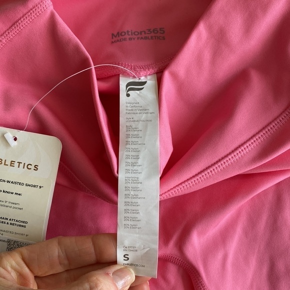 NEW! Fabletics Anywhere High Waisted short 9 inches nwt pink small - Picture 8 of 12